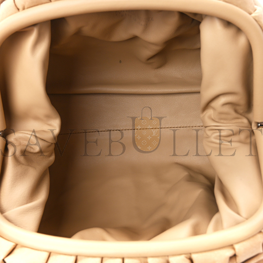 BOTTEGA VENETA CARTA THE POUCH OVERSIZED CLUTCH KRAFT (38*20*9cm) BOTTEGA VENETA CARTA THE POUCH OVERSIZED CLUTCH KRAFT (38*20*9cm)